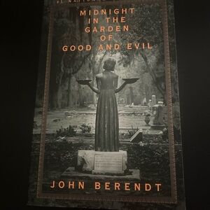 Midnight in the Garden of Good and Evil Book by John Berendt